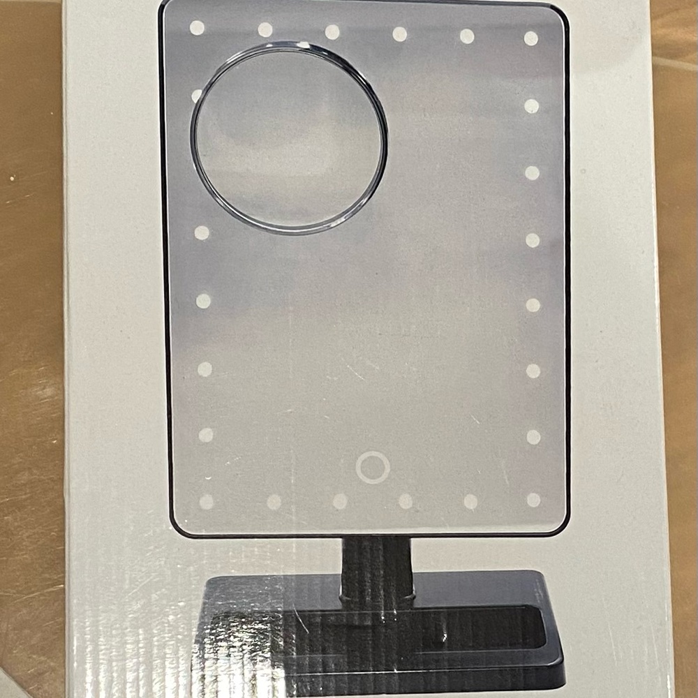 Crown Pro LED Makeup Mirror - Picture 3 of 3